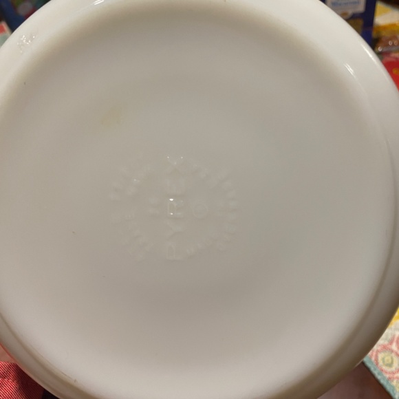 Pyrex early American bowl - Picture 3 of 4
